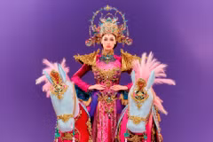 Emoura Phạm bị nhầm là... nhân sự hậu trường trước giờ thi