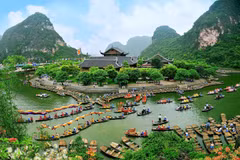 Ninh Bình có sức hút đặc biệt với du khách trong và ngoài nước. (Ảnh: CTV/Vietnam+)