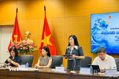 Tiến sỹ Nguyễn Thị Bích Lan, Viện trưởng Viện Sáng tạo và Chuyển đổi số, Trưởng ban tổ chức Giải thưởng Rồng Xanh phát biểu tại sự kiện. (Ảnh: Mai Mai/Vietnam+)