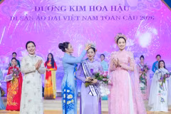Khoảnh khắc đăng quang của Tân Hoa hậu Di sản Áo dài Việt Nam toàn cầu 2026. 