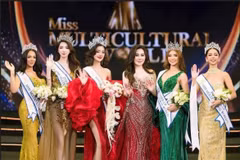 Hoa hậu Phan Kim Oanh (giữa) trong đêm chung kết Miss Multicultural World 2026 vừa qua. (Ảnh: BTC)