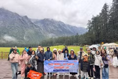 Du khách Việt Nam trong chuyến trải nghiệm hành trình Côn Minh-Lệ Giang-Shangri La. (Ảnh: Anh Tuấn/Vietnam+)