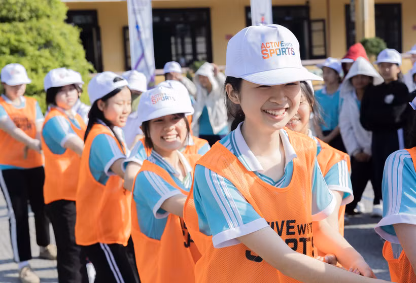 Học sinh hào hứng tham gia ngày hội "Nữ sinh năng động". (Ảnh: Vietnam+)