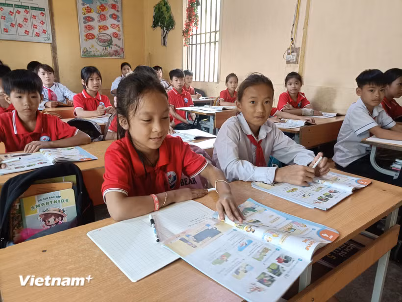 Học sinh Lào Cai và niềm vui năm học mới. (Ảnh: Phạm Mai/Vietnam+)