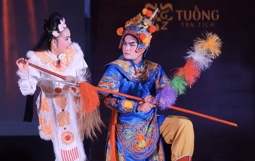 Các nghệ sỹ biểu diễn trong dự án "Tuồng tân tích". (Ảnh: Vietnam+)