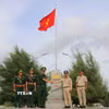 Cán bộ, chiến sỹ Đồn Biên phòng Cửa khẩu quốc tế Tịnh Biên phối hợp với lực lượng chức năng nước bạn đảm bảo an ninh trật tự và phòng, chống các loại tội phạm. (Ảnh: Công Mạo/TTXVN)