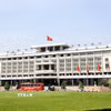 Dinh Độc Lập là Di tịch lịch sử đặc biệt quốc gia. Trước năm 1975, Dinh là nơi sinh sống và làm việc của Tổng thống miền Nam Việt Nam. Ngày 30/4/1975, lá cờ chiến thắng của Mặt trận Dân tộc Giải phóng được cắm lên nóc Dinh Độc Lập, đánh dấu sự thắng lợi của Chiến dịch Hồ Chí Minh giải phóng miền Nam, thống nhất đất nước. (Ảnh: Hồng Đạt/TTXVN)