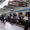 Khách lên, xuống tàu metro tuyến số 1 tại ga Thảo Điền, thành phố Thủ Đức. (Ảnh: Hồng Đạt/TTXVN)