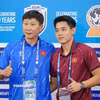 Huấn luyện viên Kim Sang-sik (trái) và tiền đạo Đình Bắc thận trọng trước trận chung kết lượt về ASEAN Cup 2026. (Ảnh: Việt Anh/Vietnam+)