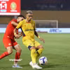 Thanh Hóa (áo vàng) rời sân Hàng Đẫy với kết quả hòa 1-1 trước chủ nhà Công an Hà Nội. (Ảnh: Việt Anh/Vietnam+)