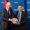 Chủ tịch FIFA Gianni Infantino (trái) sẽ dự khán trận chung kết lượt về ASEAN Cup 2026 diễn ra tối 26/8 trên sân Mỹ Đình. (Ảnh: VFF)