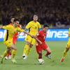 Đội tuyển Malaysia (áo vàng) có 7 cầu thủ vi phạm tư cách thi đấu trong trận thắng Đội tuyển Việt Nam 4-0 tại Vòng loại thứ ba AFC Asian Cup 2027. (Ảnh: VFF)