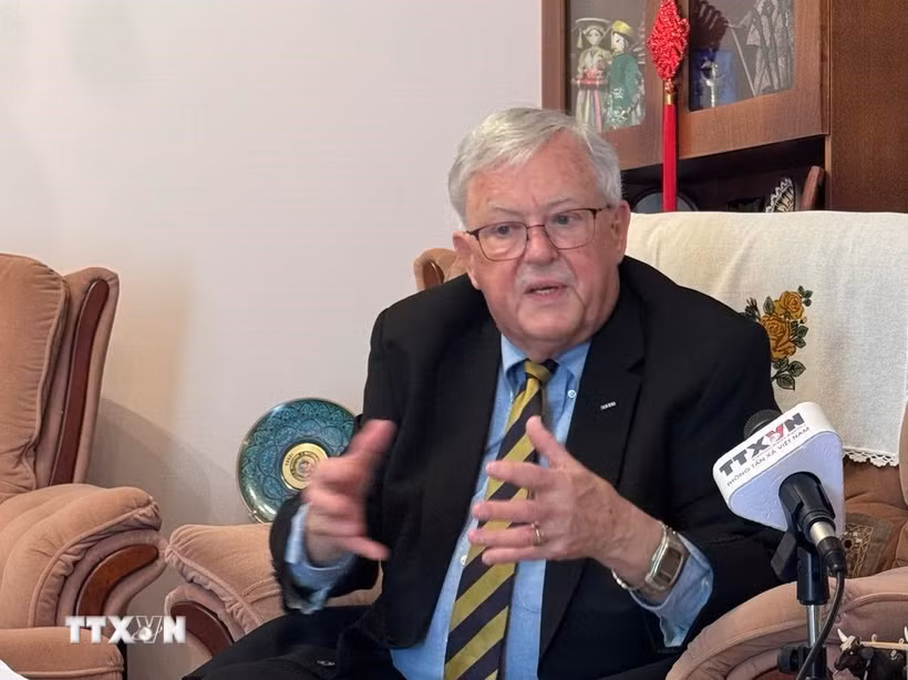 Giáo sư Carl Thayer, chuyên gia nghiên cứu về Việt Nam và khu vực Đông Nam Á tại Đại học New South Wales. (Ảnh: Lê Đạt/TTXVN)