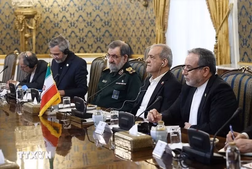 Cuộc gặp cấp cao giữa Iran, Saudi Arabia, Thổ Nhĩ Kỳ và Pakistan tại Tehran, ngày 26/10/2026. (Ảnh: AA/TTXVN phát)