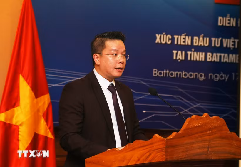 Ông Trần Tuấn Anh, Tổng Lãnh sự Việt Nam tại Battambang phát biểu khai mạc diễn đàn. (Ảnh: Minh Hưng/TTXVN)