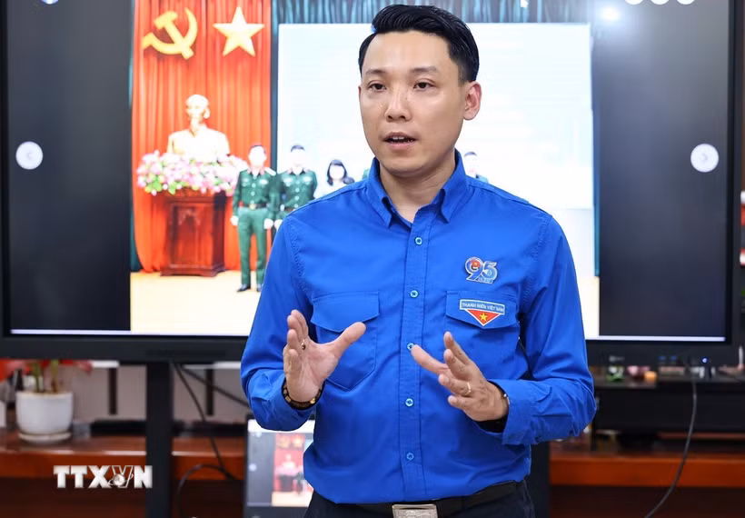 Theo Bí thư Đoàn Thanh niên phường Hoàn Kiếm, anh Đặng Thanh Tú, hoạt động Đoàn cần chuyển từ chú trọng các chương trình bề nổi, dàn trải sang tạo môi trường để thanh niên phát huy năng lực. (Ảnh: Minh Đức/TTXVN)