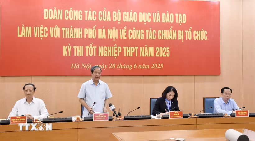 Bộ trưởng Bộ Giáo dục và Đào tạo Nguyễn Kim Sơn phát biểu chỉ đạo tại buổi làm việc. (Ảnh: Nguyễn Cúc/TTXVN)