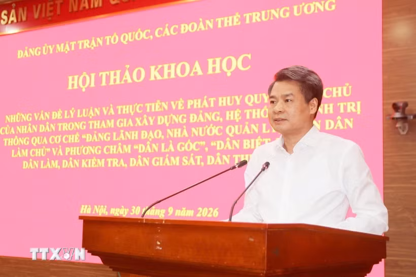 Đồng chí Nguyễn Quang Đức, Ủy viên Trung ương Đảng, Phó Bí thư Đảng ủy Mặt trận Tổ quốc, các đoàn thể Trung ương phát biểu. (Ảnh: Minh Đức/TTXVN)
