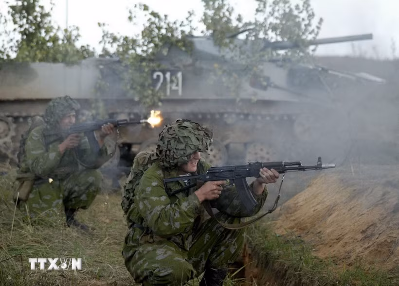 Binh sỹ Belarus trong một cuộc diễn tập. (Ảnh: AFP/TTXVN)