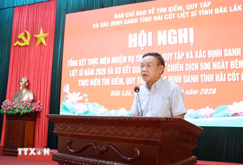 Ông Đào Mỹ, Phó Chủ tịch UBND tỉnh, Trưởng Ban Chỉ đạo tìm kiếm, quy tập và xác định danh tính hài cốt liệt sỹ tỉnh Đắk Lắk phát biểu tại hội nghị. (Ảnh: Hoài Thu/TTXVN)