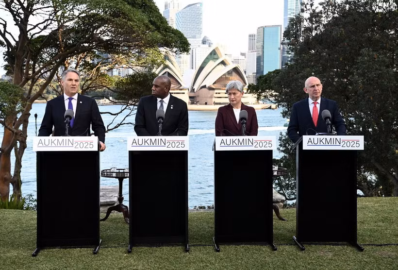 (Từ trái sang): Bộ trưởng Quốc phòng Australia Richard Marles, Bộ trưởng Ngoại giao Anh David Lammy, Bộ trưởng Ngoại giao Australia Penny Wong và Bộ trưởng Quốc phòng Anh John Healey tại một cuộc họp báo ở Sydney ngày 25/7. (Ảnh: Reuters)