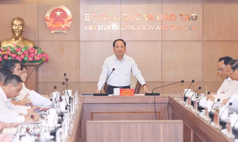 Đồng chí Trịnh Văn Quyết, Ủy viên Bộ Chính trị, Bí thư Trung ương Đảng, Trưởng Ban Tuyên giáo Trung ương, Trưởng Đoàn giám sát phát biểu. (Ảnh: Thanh Tùng/TTXVN)