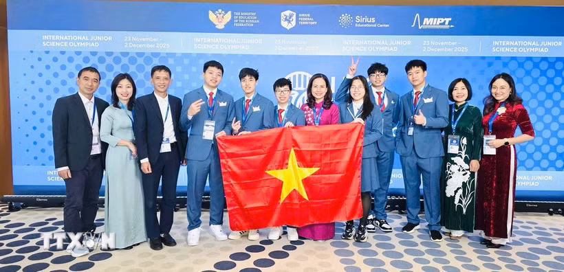 Tất cả 6 học sinh Hà Nội đều giành huy chương tại Olympic Khoa học trẻ quốc tế. (Ảnh: TTXVN phát)