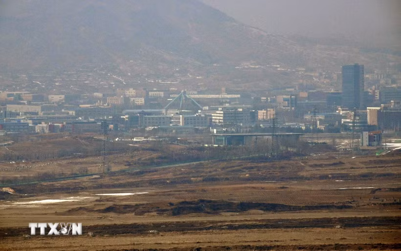 Quang cảnh khu công nghiệp chung liên Triều Kaesong tại thị trấn Kaesong, Triều Tiên. (Ảnh: AFP/TTXVN)