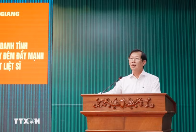 Phó Chủ tịch UBND tỉnh An Giang Lê Văn Phước, Trưởng Ban Chỉ đạo 515 tỉnh phát biểu chỉ đạo hội nghị. (Ảnh: Văn Sĩ/TTXVN)