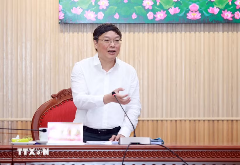 Thứ trưởng Bộ Nội vụ Trương Hải Long phát biểu chỉ đạo tại buổi làm việc. (Ảnh: Huỳnh Anh/TTXVN)