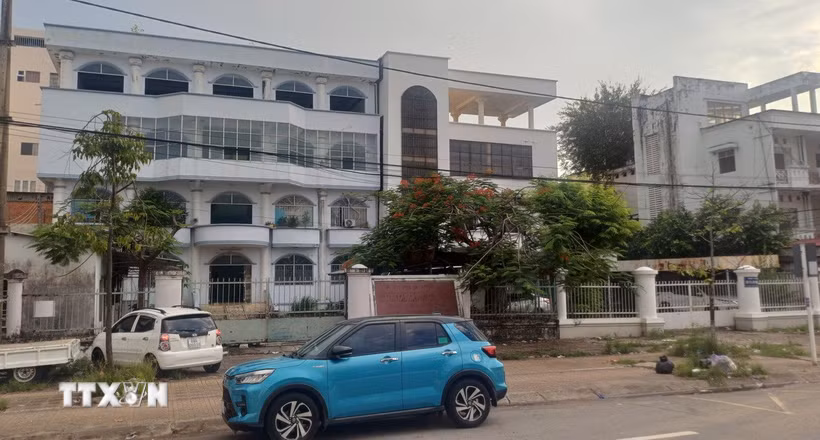 Một số cơ sở nhà đất dôi dư tại phường Tân Thành, tỉnh Cà Mau. (Ảnh: Tuấn Phi/TTXVN)