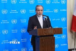 Ngoại trưởng Iran Seyed Abbas Araghchi phát biểu trong cuộc họp báo bên ngoài phòng họp của Hội đồng Bảo an LHQ ở New York, Mỹ, ngày 25/9/2026. (Ảnh: AA/TTXVN phát)