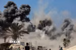 Toà nhà đổ sập sau vụ không kích của Israel tại thành phố Gaza ngày 5/9/2025. (Ảnh: THX/TTXVN)