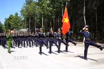 Khối Nam không quân Công an nhân dân luyện tập bước đi nghiêm trên thao trường. (Ảnh: Lê Xuân/TTXVN)