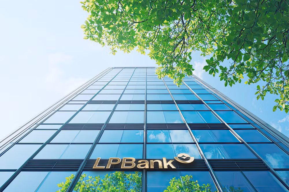 anh-1-lpbank-lai-10421-ty-dong-loi-nhuan-truoc-thue.png