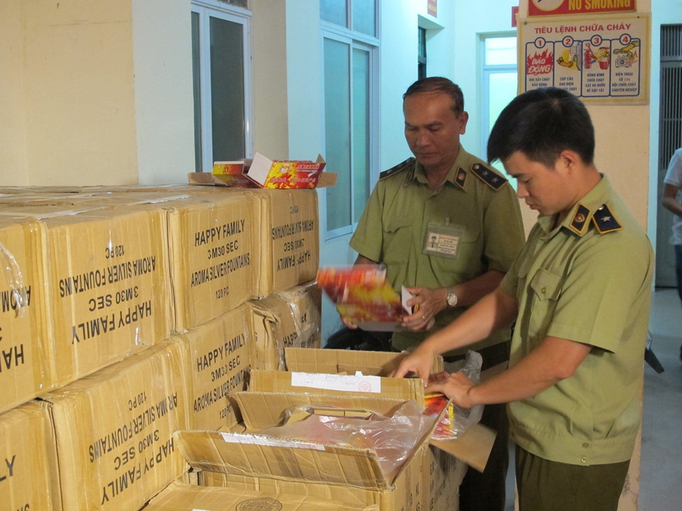 Sau khi thu giữ, hàng hóa được đưa về trụ sở của Đội Quản lý thị trường số 5. (Ảnh: Đức Duy/Vietnam+)