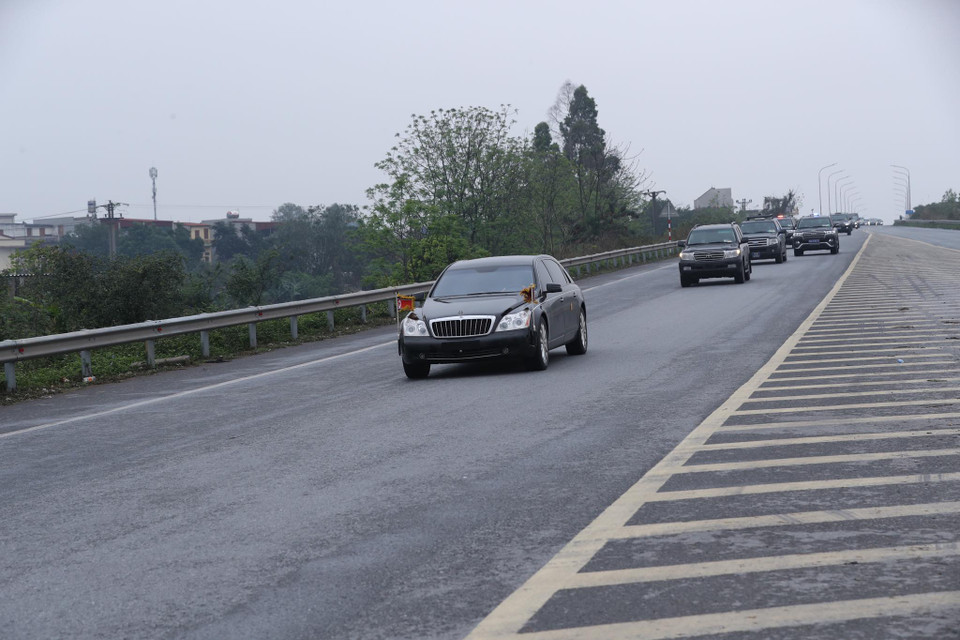 Đoàn xe của Chủ tịch Triều Tiên Kim Jong-un đang hướng vào nội thành Hà Nội. (Ảnh: Minh Sơn/Vietnam+)