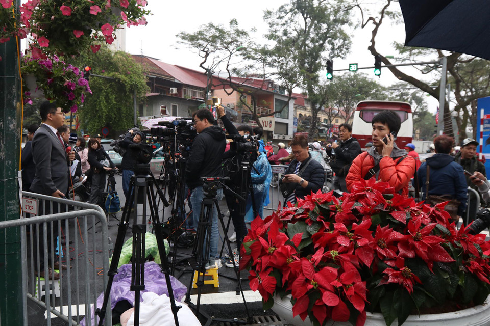 Chuẩn bị dẫn trực tiếp từ hiện trường. (Ảnh: Minh Sơn/Vietnam+)