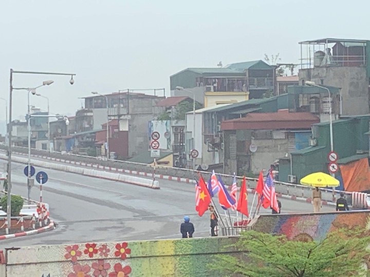 Nút giao cầu Chương Dương đã được chuẩn bị thông suốt để đón đoàn xe đi qua. (Ảnh: CTV/Vietnam+)