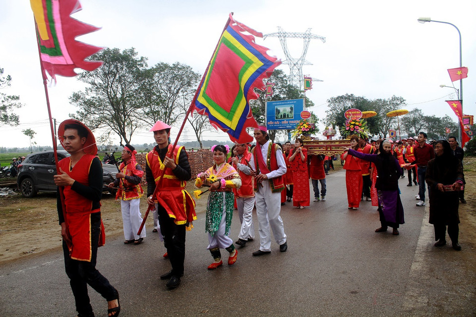 Ngày 11 tháng Giêng âm lịch​, lễ rước vua giả tại đền Sái để tưởng nhớ thần Huyền Thiên Trấn Vũ đã giúp An Dương Vương trừ yêu, xây thành Cổ Loa. (Ảnh: Khánh Ly/Vietnam+)