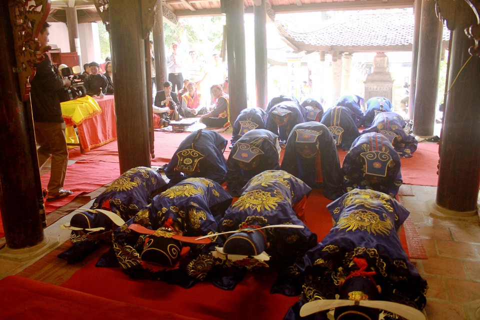 Sau đó, Vua cùng bá quan văn võ làm lễ tế thần Huyền Thiên Trấn Vũ. (Ảnh: Khánh Ly/Vietnam+)