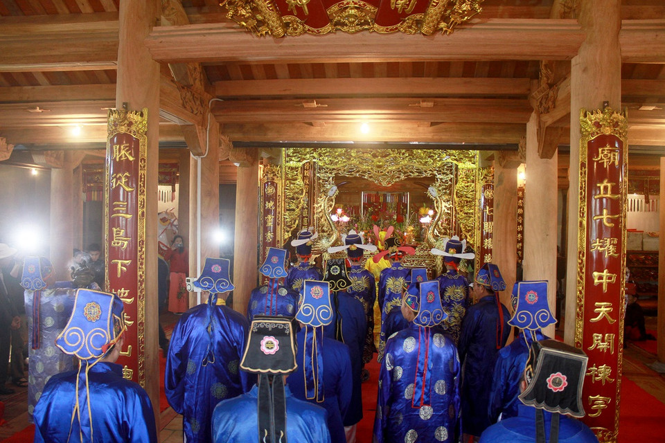 Nghi lễ diễn ra rất trang nghiêm. (Ảnh: Khánh Ly/Vietnam+)