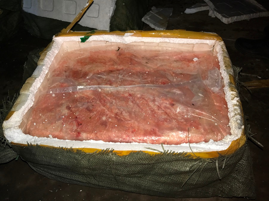 Số nội tạng bị thu giữ đã bốc mùi ôi thiu. (Ảnh: Đức Duy/Vienam+)