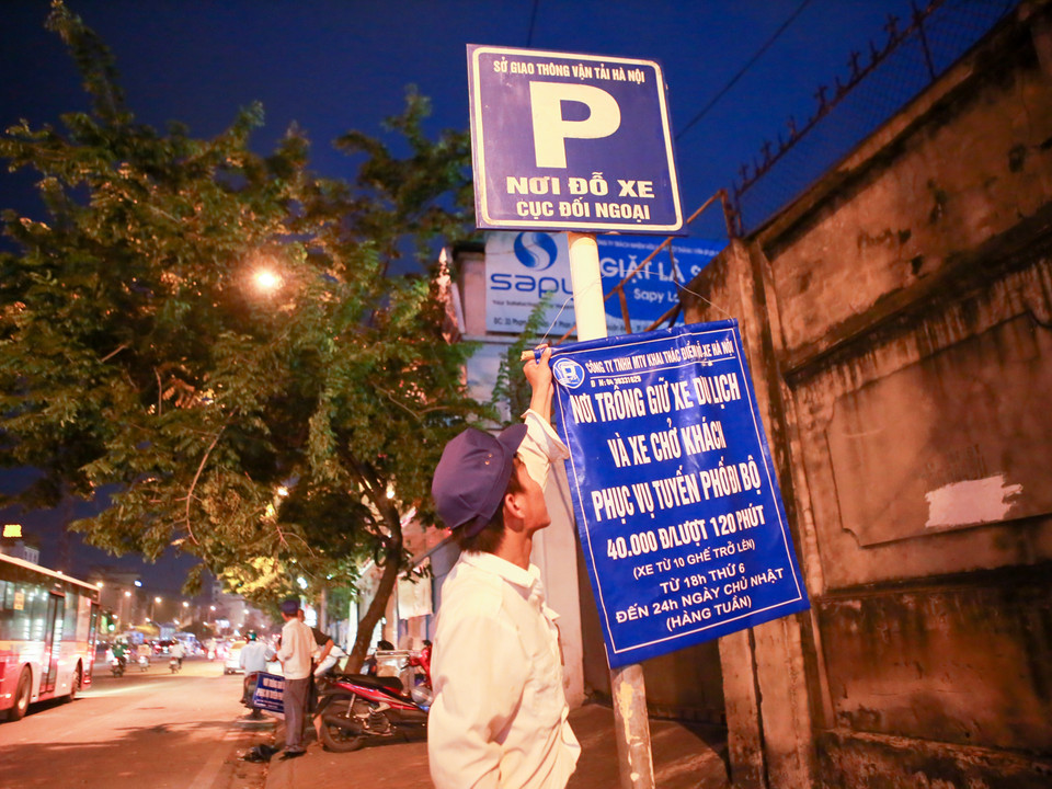 Với xe du lịch, xe chở khách (trên 25 chỗ), dự kiến Sở Xây dựng bố trí 3 điểm trông giữ.(Ảnh: Minh Sơn/Vietnam+)