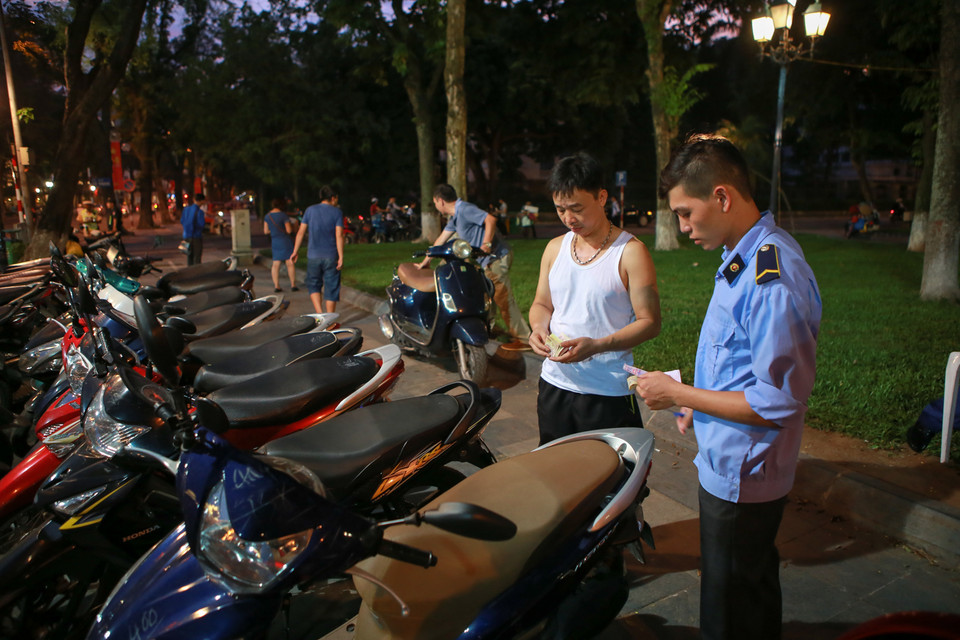 Các điểm trông giữ xe đều được tổ chức một cách thuận tiên. (Ảnh: Minh Sơn/Vietnam+)