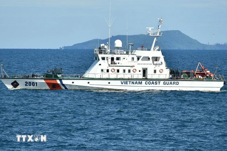 Tàu CSB 2001 lên đường thực hiện nhiệm vụ trên biển. (Ảnh: TTXVN phát)