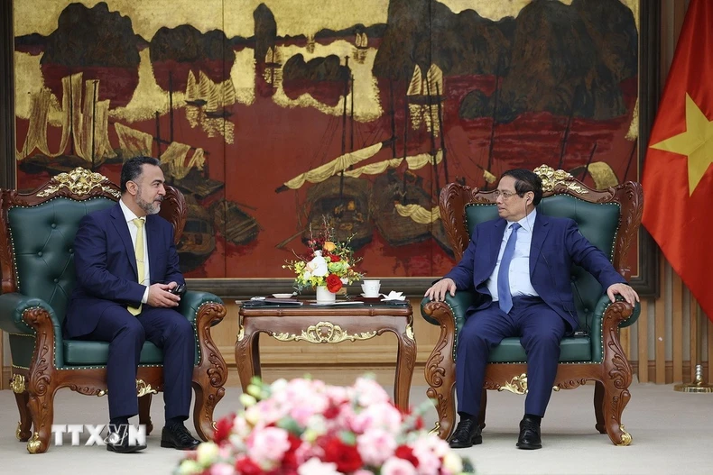 Thủ tướng Phạm Minh Chính tiếp ông Nasser Sulaiman Al Harthy, Phó Chủ tịch Cơ quan đầu tư Oman (OIA). (Ảnh: Dương Giang/TTXVN)