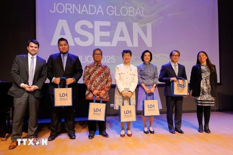 Hội chợ Văn hóa ASEAN có sự tham gia của các Đại sứ quán Indonesia, Malaysia, Philippines, Thái Lan và Việt Nam. (Ảnh: TTXVN phát)