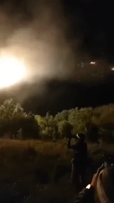 Cận cảnh lính chính quyền mới ở Syria nã hàng loạt rocket vào các mục tiêu ở Liban