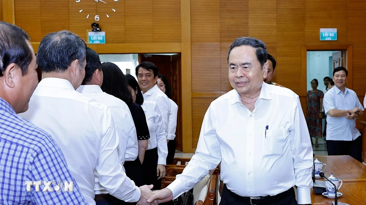 Chủ tịch Quốc hội Trần Thanh Mẫn với đại biểu dự hội nghị. (Ảnh: Doãn Tấn/TTXVN)